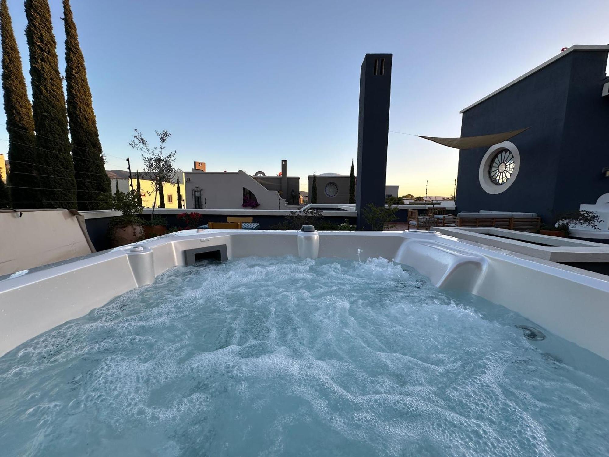 Rooftop Jacuzzi! Country-Style 4 Bedroom Cottage San Miguel de Allende Exterior photo