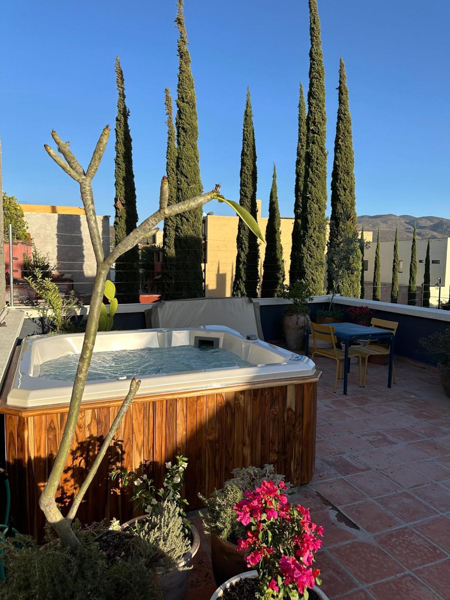 Rooftop Jacuzzi! Country-Style 4 Bedroom Cottage San Miguel de Allende Exterior photo